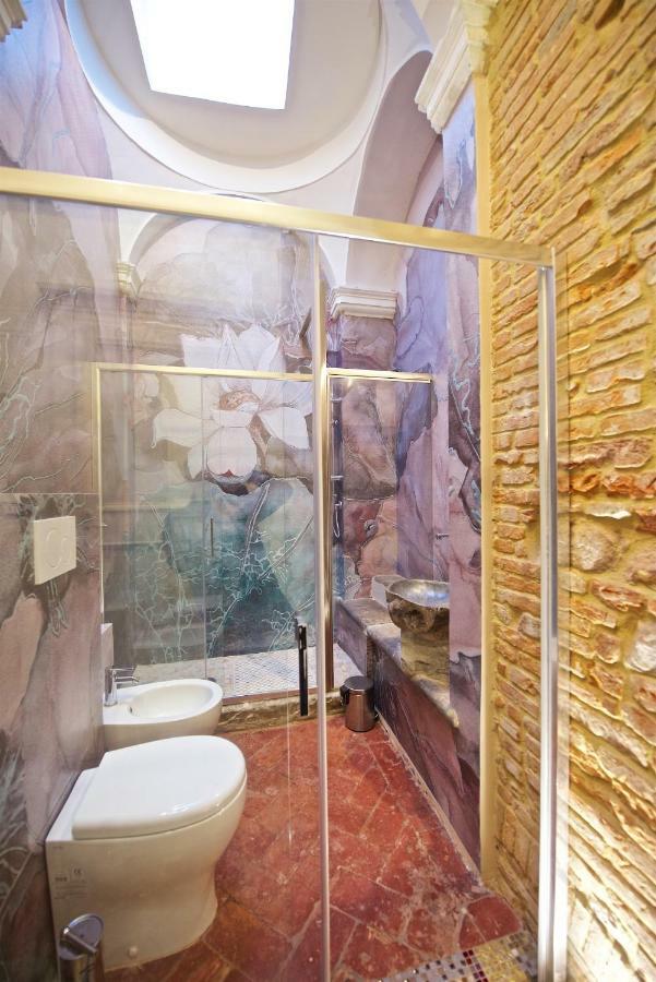 Liberi Mercanti Lucca Bagian luar foto